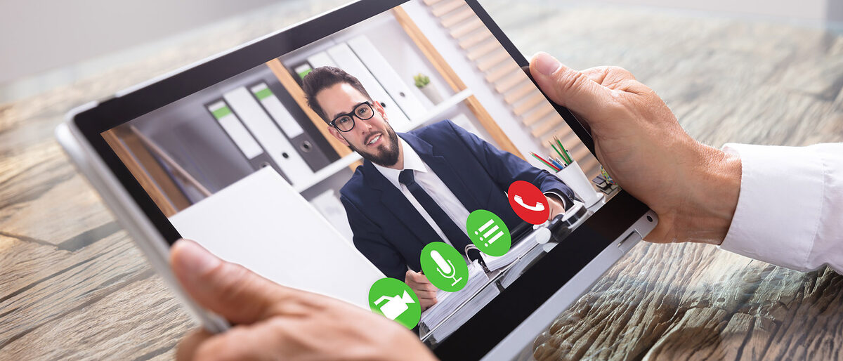 Businessman Video Conferencing With Co-worker On Tablet Schlagwort(e): video, elearning, conference, call, tablet, interview, online, chat, recruiting, business, businessman, 1, 2, webinar, training, mobile, meeting, learn, screen, room, video, elearning, conference, call, tablet, interview, online, chat, recruiting, business, businessman, 1, 2, webinar, training, mobile, meeting, learn, screen, room