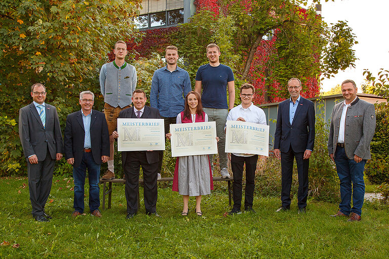 Gruppenfoto der Orthopädietechniker bei der Meisterbriefübergabe in Landshut.