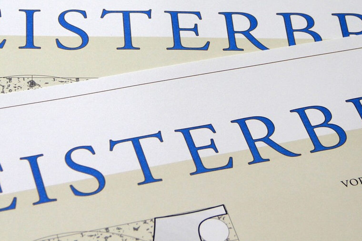 Meisterbriefe Meisterbriefe liegen übereinander. Zu sehen ist der Schriftzug Meisterbrief.